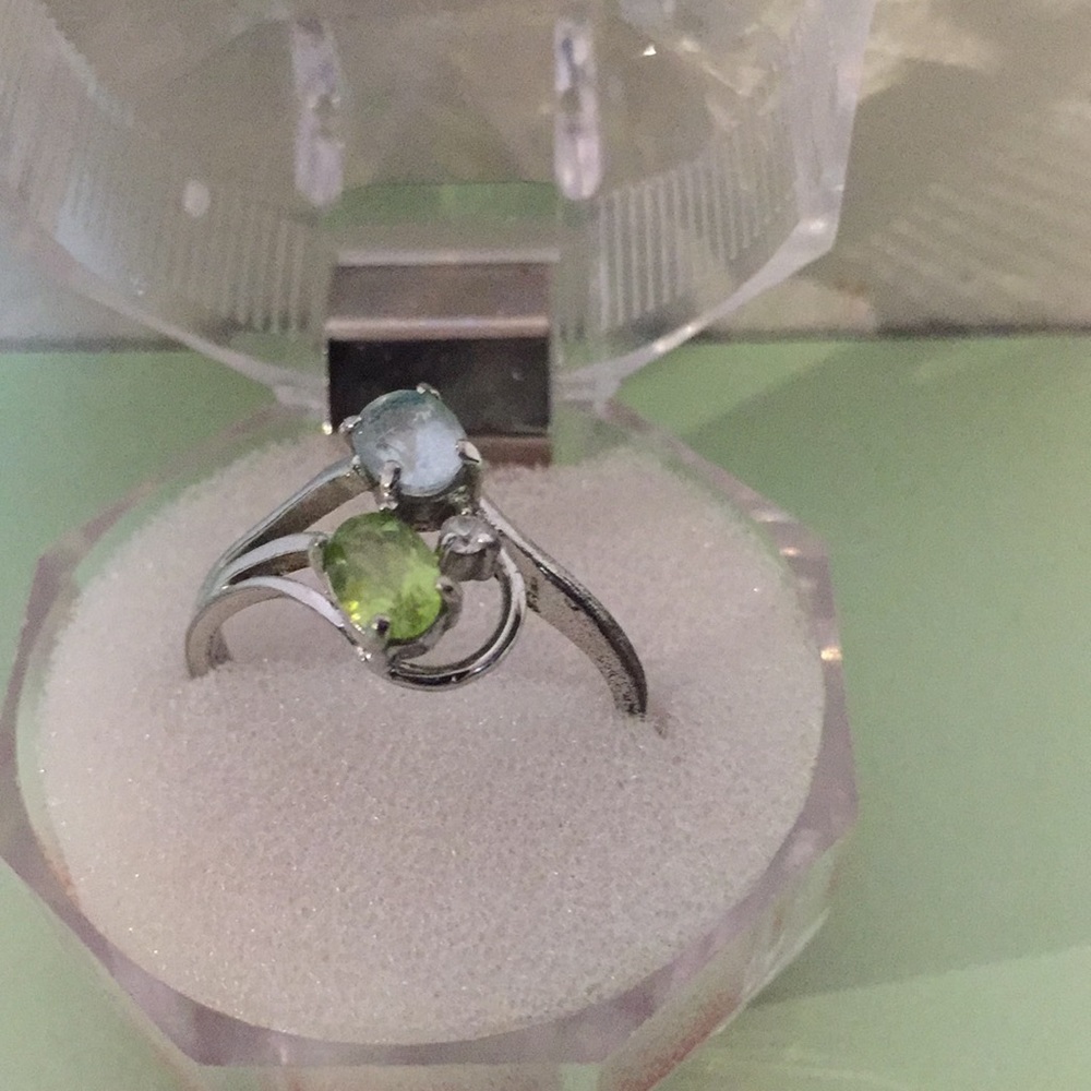 Beautiful ring size 8 1/2